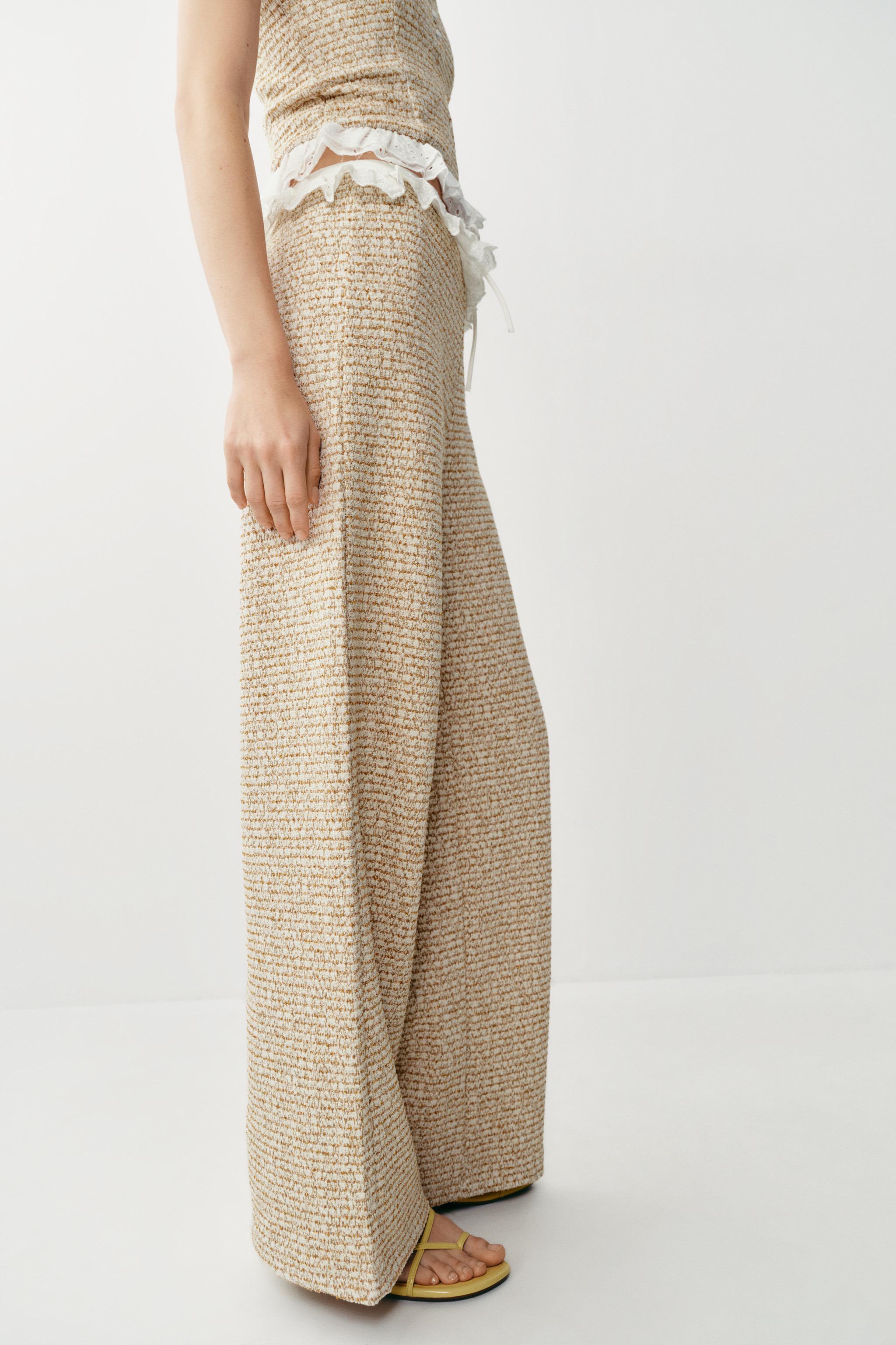 TEXTURED RUFFLE PANTS